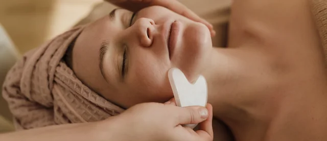 Facial Gua Sha Bangkok: Technique, Evidence and current Facial Guide